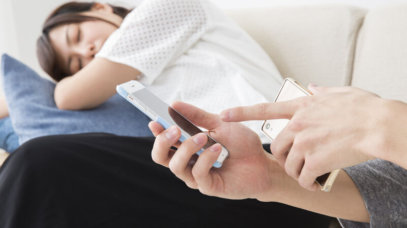 離婚や慰謝料を考える前に！浮気の証拠をメールで確認する方法